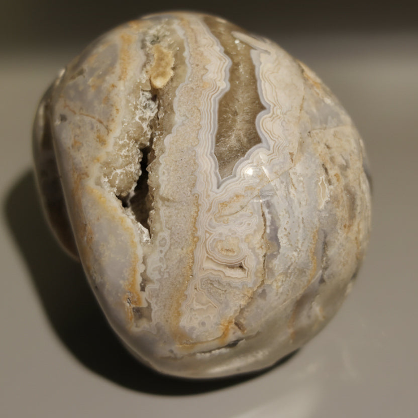 Mexican Agate Skull – Red/White – Sm / Md