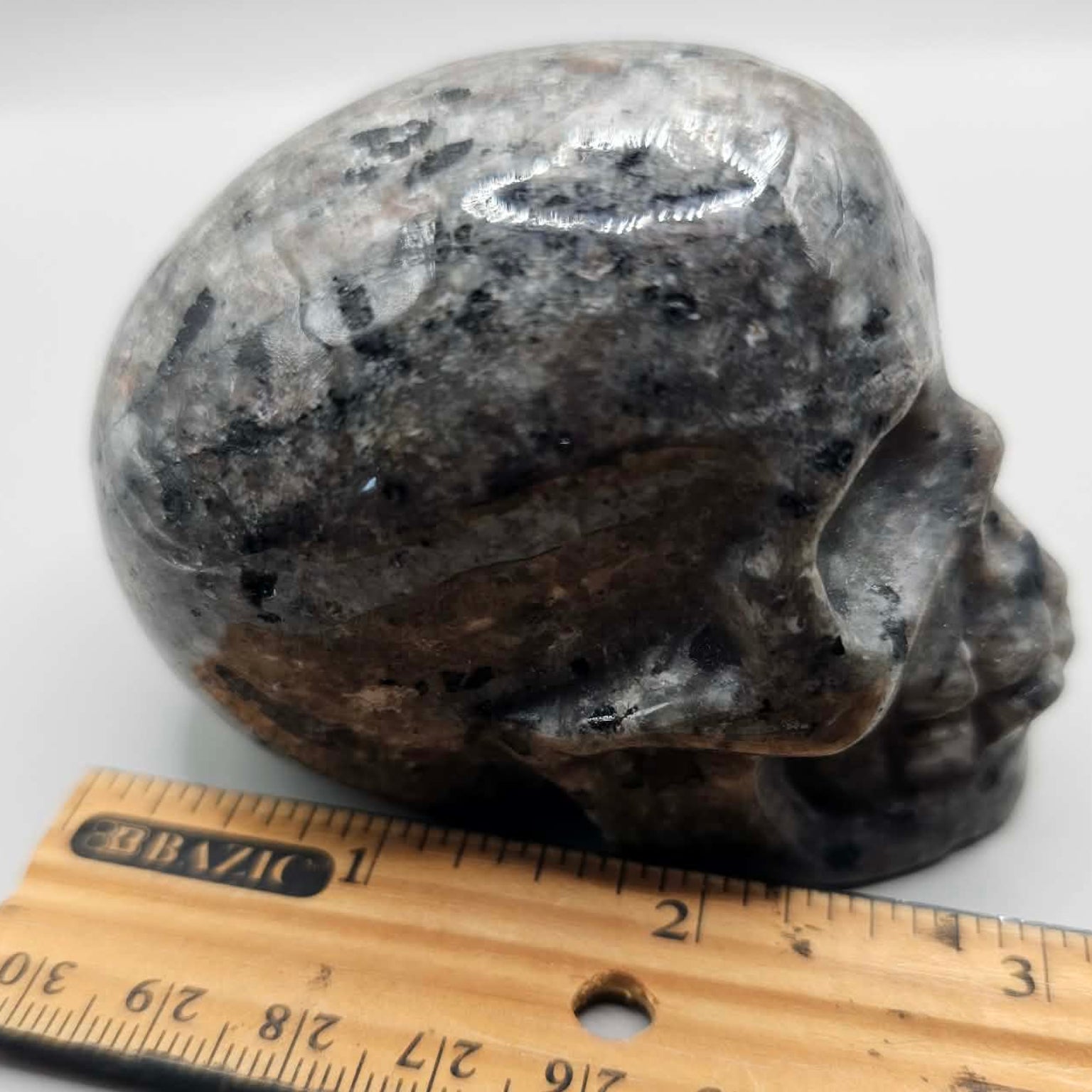 Yooperlite Skull-Gray-UV-362g 3.5 inches